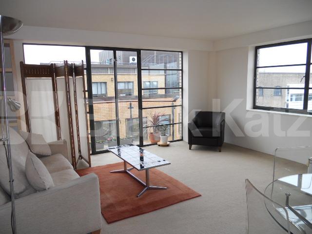 			MODERN 2 BEDROOM APARTMENT IN A PORTERED DEVELOPMENT, 2 Bedroom, 1 bath, 1 reception Flat			 Ice Wharf, KINGS CROSS 